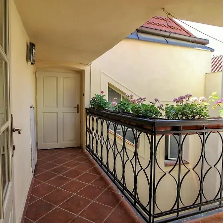 Apartamento Nerudova By Interhome