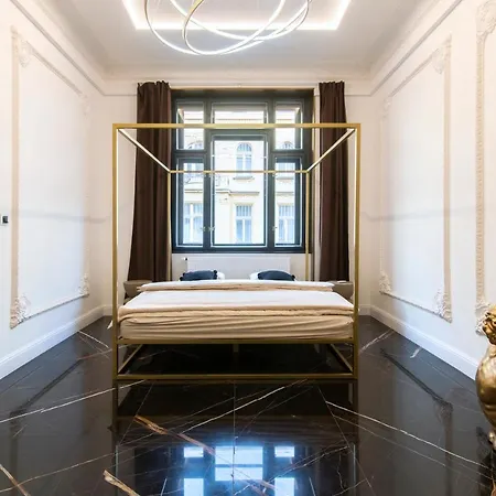 Апартаменты Antique Glam In Old Town