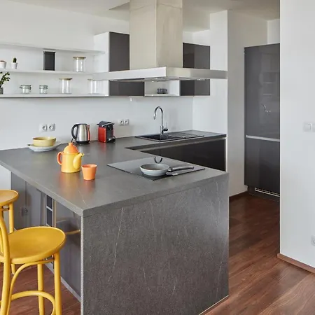 Days - Bright Interior - Free Parking - Spacious Layout * Prague