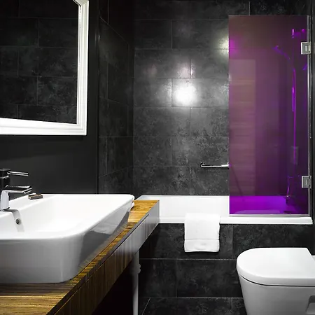 Hotell The Icon & Lounge