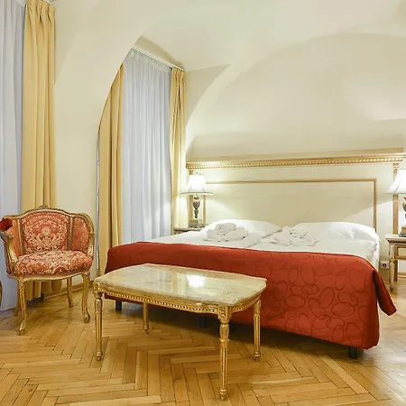 Lobster Aparthotel 4*