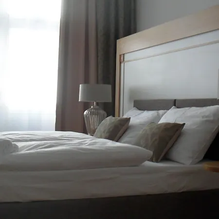 Jungmann 4* Praga