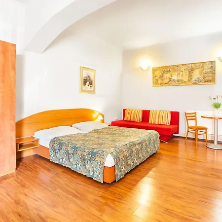 Отель House Zizkov 3*