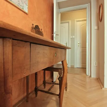Cosy Rustic 1 Bedroom In Mala Strana Prague