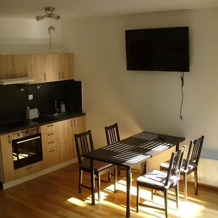 Apartmán Garden With Garage In