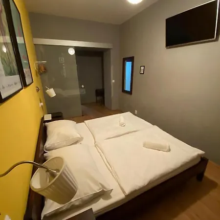 Central Studios Hotel 3*