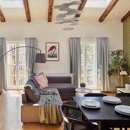 Apartment Days - 3bdr Bright Loft - Ac - Location In New Town