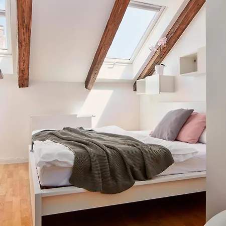 Days - 3bdr Bright Loft - Ac - Location In New Town Apartment *