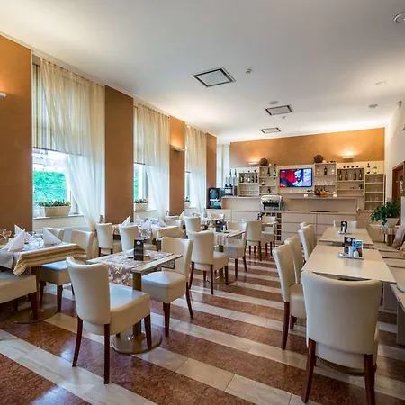 Hotel Centre Plaza 3*