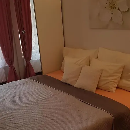 Family Flat 120m2, 2 Vinohrady Daire Prag