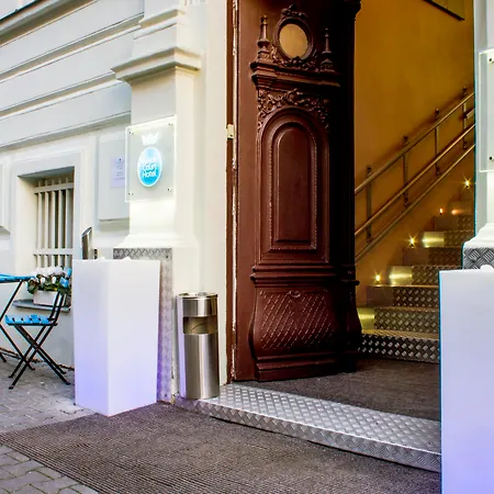 Royal Court Hotell 3*
