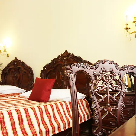 King Charles Boutique Hotel 4*