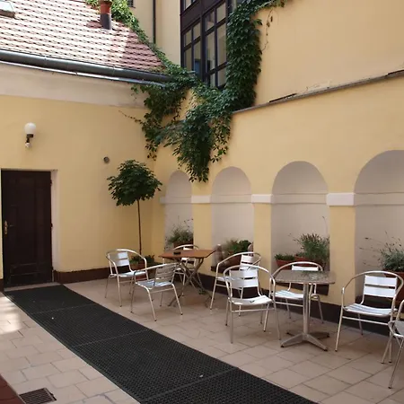 King George 3* Prague