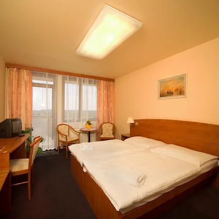 Krystal Hotel 3*