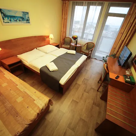 Krystal Hotel 3*
