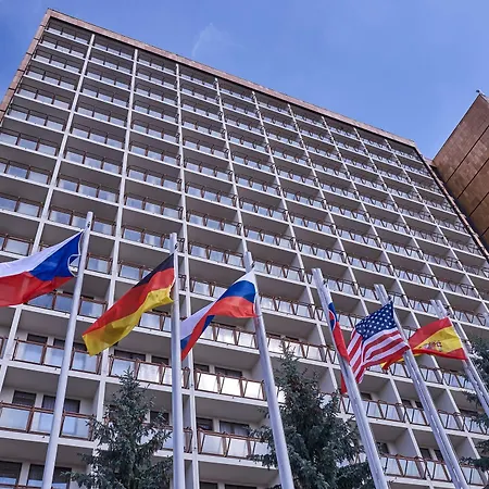 Krystal Hotel 3*