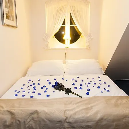 Modra Ruze Aparthotel