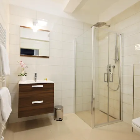 Alveo 4* Prague