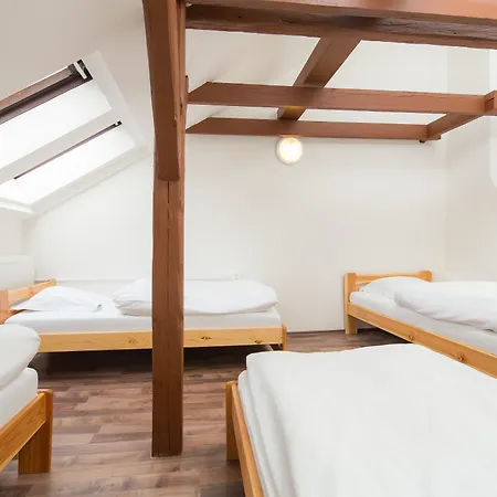 Easy Housing Hostel *