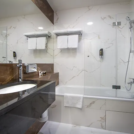 Western Premier Essence 4* Prague