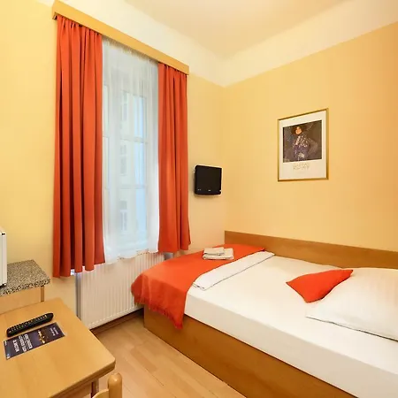 Hotell Golden Garni 3*