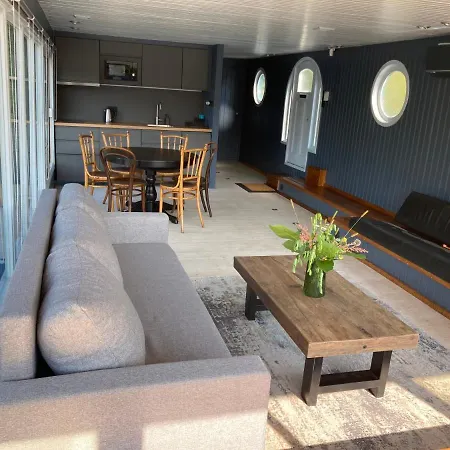 Houseboat - Place In * Prague