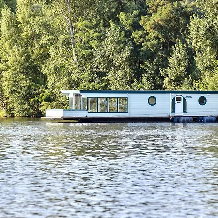Botel Houseboat - Place In Prague