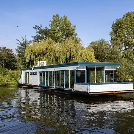 Houseboat - Place In Botel Prague