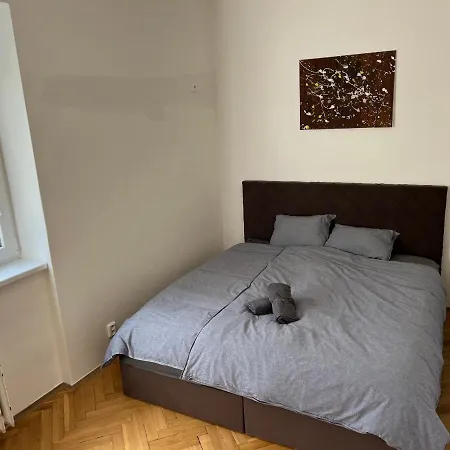3 Apartman S Balkonem *