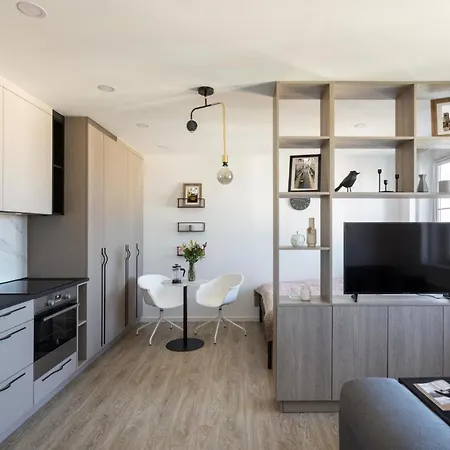 Minimalist Studio In Vinohrady By Days
