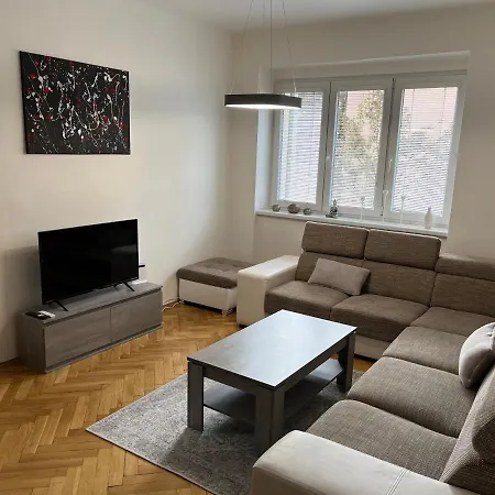 3 Apartman S Balkonem * Prague