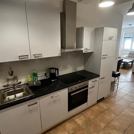 3 Apartman S Balkonem Prague