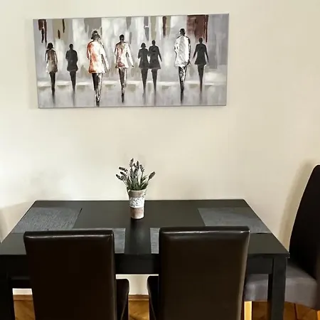 3 Apartman S Balkonem Apartment
