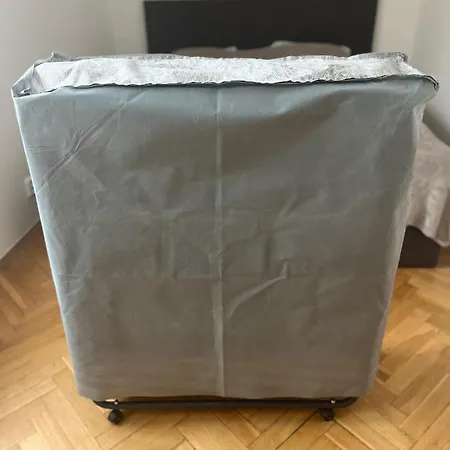 3 Apartman S Balkonem Prague