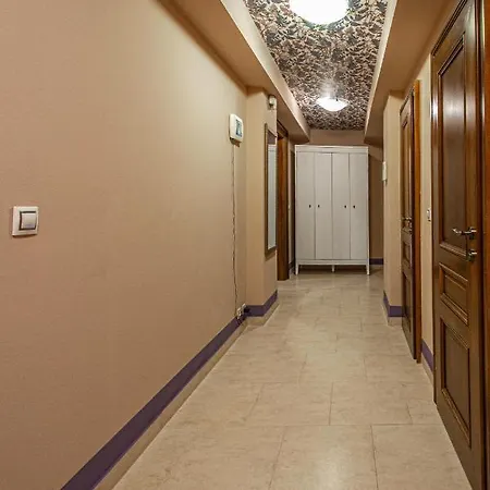 Апартаменты Modern And Spacious In Center
