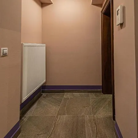 Modern And Spacious In Center Апартаменты