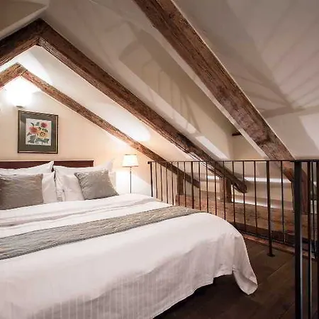 Miss Sophie's Charles Bridge 4* Прага
