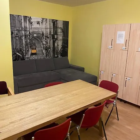 Easy Housing Hostel