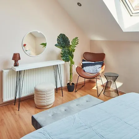 Spacious In Vrsovice By Days Prague