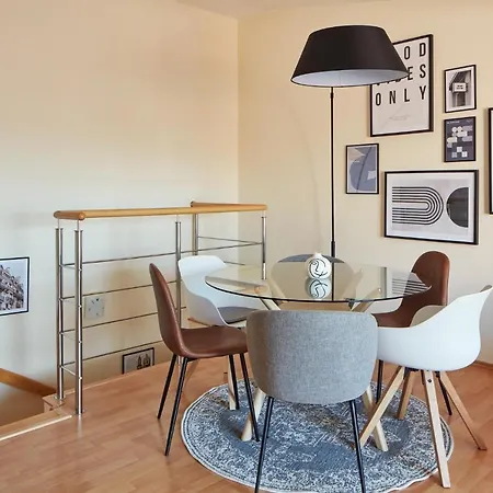 Apartment Spacious In Vrsovice By Days