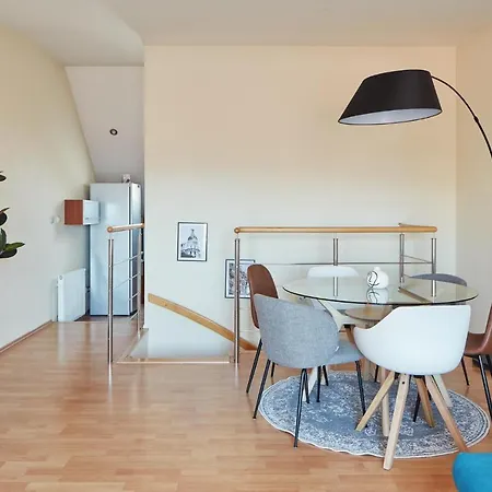 Spacious In Vrsovice By Days Apartment