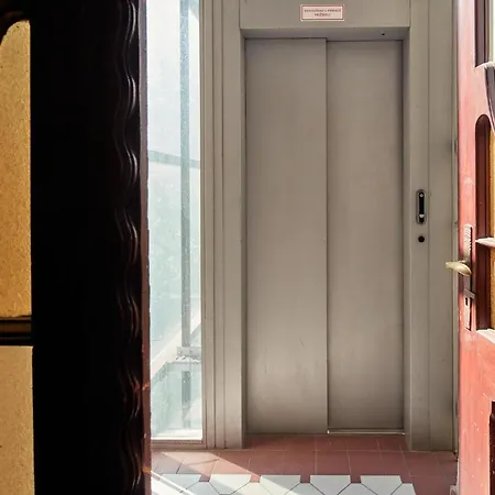 Spacious In Vrsovice By Days Prague