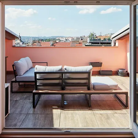 Spacious In Vrsovice By Days Prague
