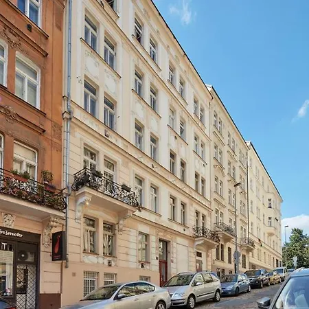 Apartment Spacious In Vrsovice By Days *