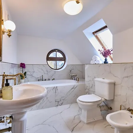 *the Little Castle* With Heated Pool And Sauna Villa