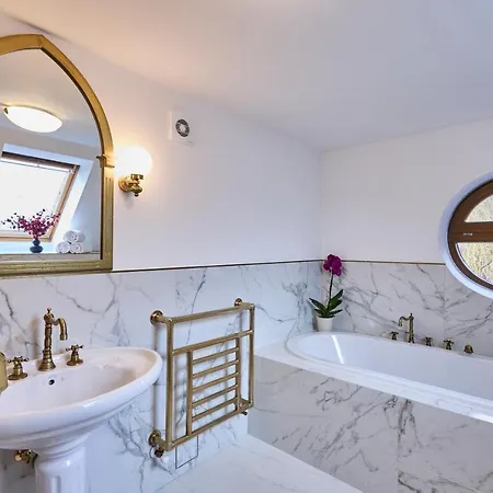 *the Little Castle* With Heated Pool And Sauna *