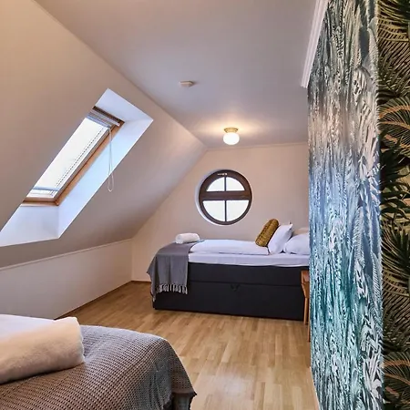 *the Little Castle* With Heated Pool And Sauna