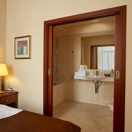 Fleur De Lis 4* Prague