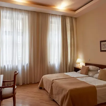 Fleur De Lis Hotel