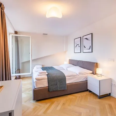Petrin Tower Aparthotel 4*